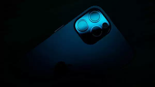 泄露图片显示 iPhone 16 Pro 相机传感器将变得更大插图