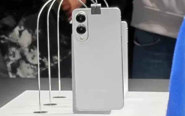 三星 Galaxy S25 Edge 真机图片泄露：与之前传闻完全不同