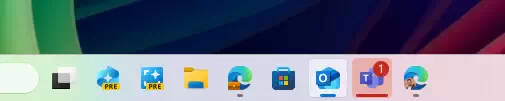 任务栏上为 Microsoft Teams 显示更广泛的需要状态药丸 UI，指示应用程序需要注意。