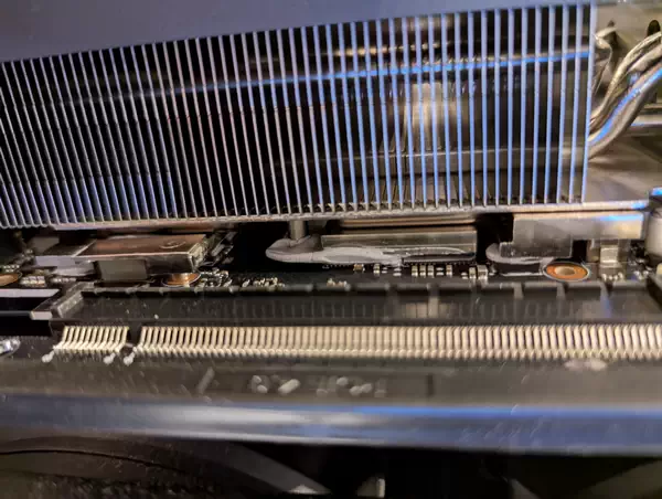 技嘉 RTX 50 系列显卡继续爆出散热凝胶滑落问题