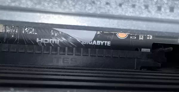 技嘉 RTX 50 系列显卡继续爆出散热凝胶滑落问题