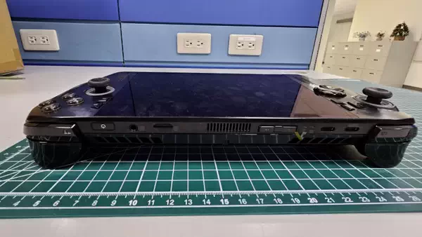 华硕监制的 Xbox 游戏掌机照片曝光